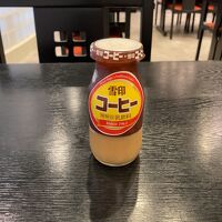 風呂上りにはコーヒー牛乳を。（腰に手を当てて）
