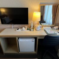 机とテレビ、冷蔵庫