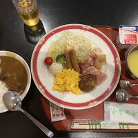 食事時間は3部制、早い者勝ちです