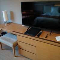 大型液晶TVと机