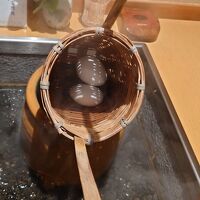 砂むししている温泉卵