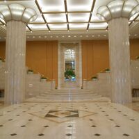 エントランスの正面