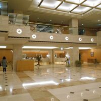 フロント側、フロントサービスもあります