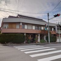 交差点の角にあるのでわかりやすいと思います