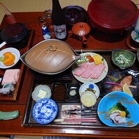 ボリューム満点の夕食。ビールは追加注文しました。