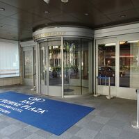 ホテルはここから入ります