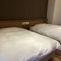 シモンズのダブルベッドが2台