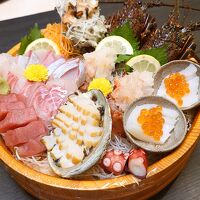夕食の海鮮盛り。これは豪華です。