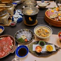 夕食の全体像。お腹いっぱいです。