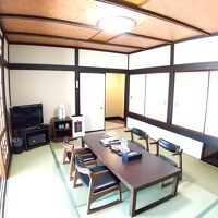 F（3階）10畳和室、源泉檜風呂付。広縁もありました。