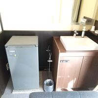 冷蔵庫は大きめ。飲食持ち込み可（ゴミは持ち帰り）