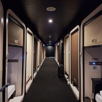 閉塞感・不便さのないフラットキャビン。