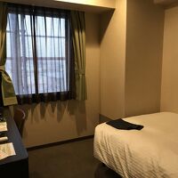 外壁工事中で足場あり