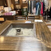 囲炉裏風テーブルがあってまったり