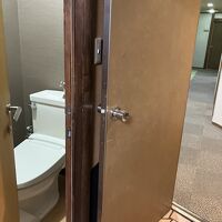 トイレは各室にあります