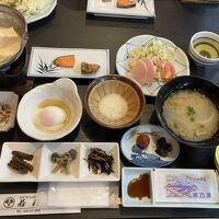 朝食も湯豆腐など工夫がありおいしい