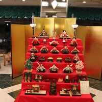 ロビーのひな人形