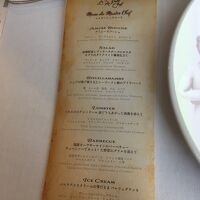 泡立て器に巻かれたメニュー表