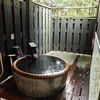 お部屋の露天風呂は源泉かけ流し。