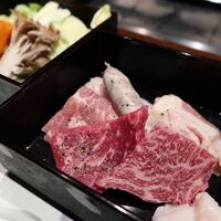 夕食の溶岩焼き、お肉を美味しくいただきました。