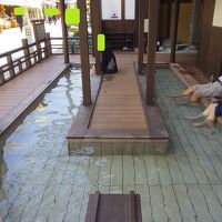 屋外にある足湯　宿泊客でなくても利用可能