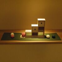 1F～2F間階段にある『おいり』をモチーフとした飾り