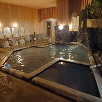 半露天風呂。サウナもあります。