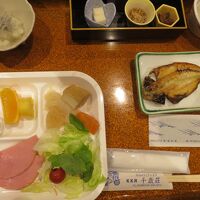 朝食はハーフバイキング