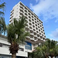 分かりやすい場所に建ってます。