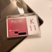 受付横のエントランス自動扉にかざして出入りする。