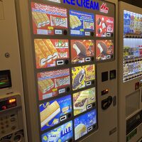 アイス、カップヌードル、おやき、スナック有り