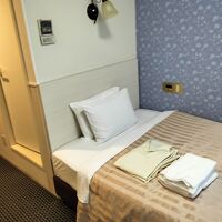 硬いベッドです