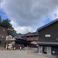 駐車場からの建屋群