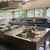 厨房のコンロ群