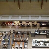 フロント前の広い空間でもちょうょくが取れます