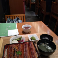 7/26 うなぎ食べ比べ。T3のおぐ羅のほうが好きだった。