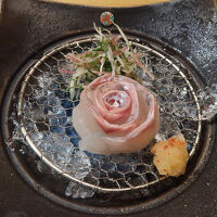 夕食（シナノユキマスお造り）