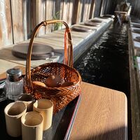 温泉たまごを作りながら足湯に入りました