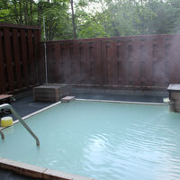 源泉かけ流しの露天風呂