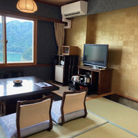 ベッドと和室の部屋