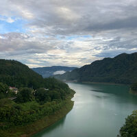 ホテルの部屋から赤谷湖を望む