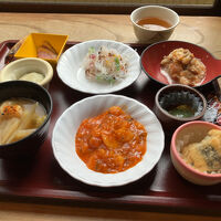 しもつかれ(右上)は好き嫌いが分かれるかも？