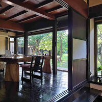 一枚板のテーブルでお食事