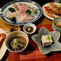 夕食はカニが一人一杯