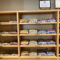 作務衣タイプの館内着がありますが、色浴衣も選べます