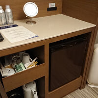 ボトルウォーターとドリップコーヒーに緑茶。