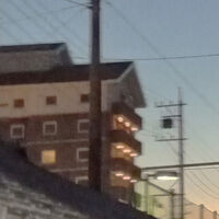 蔵風の建物です。（ホテル目の前の史跡旧崇広堂からの遠望）