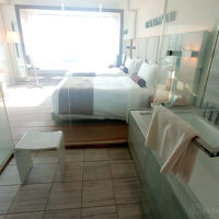 スケスケガラス仕切りのバスルーム