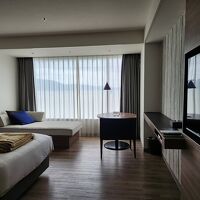 琵琶湖側の客室。ソファーが快適です。