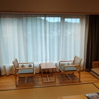 畳部分が10畳でその廻りも広々、贅広さ広さ